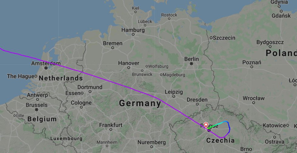 Letadlo nouzově přistálo v Praze.