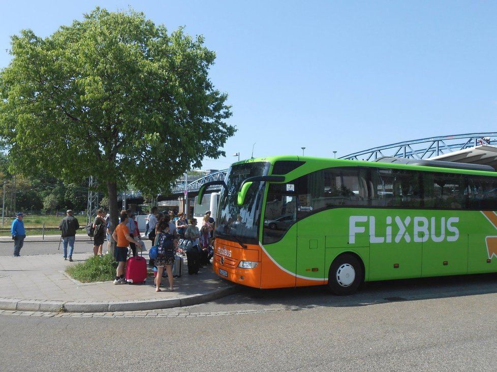 Spor RegioJetu a Flixbusu bude řešit soud, ÚOHS ho řešit nebude