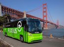 První dálkový elektrobus v barvách společnosti FlixBus brázdí USA