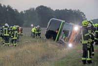 Autobus s Čechy havaroval v Německu: Skončil na boku!