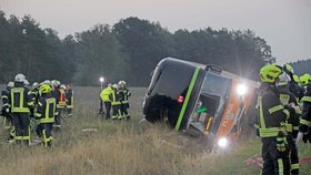 Flixbus s Čechy havaroval v Německu: Skončil na boku!