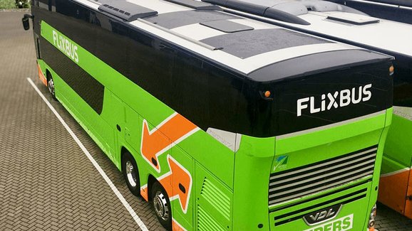 FlixBus testuje autobus se solárními panely 