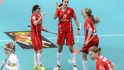 Česká reprezentantka Martina Čapková (uprostřed) si v semifinále MS na domácí Finky věří