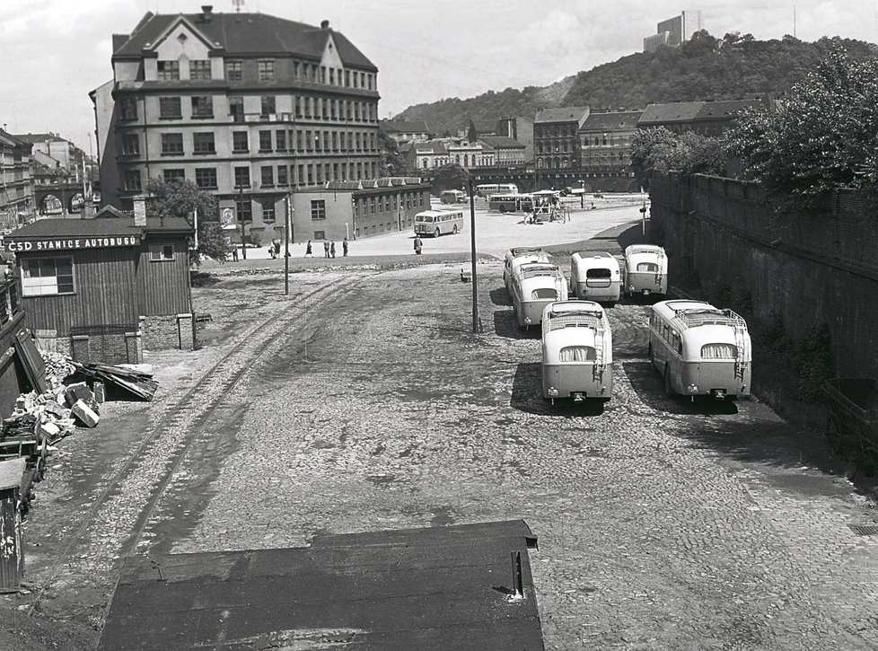 Provoz na autobusovém nádraží Florenc byl zahájen před 61 lety – 17. června 1948