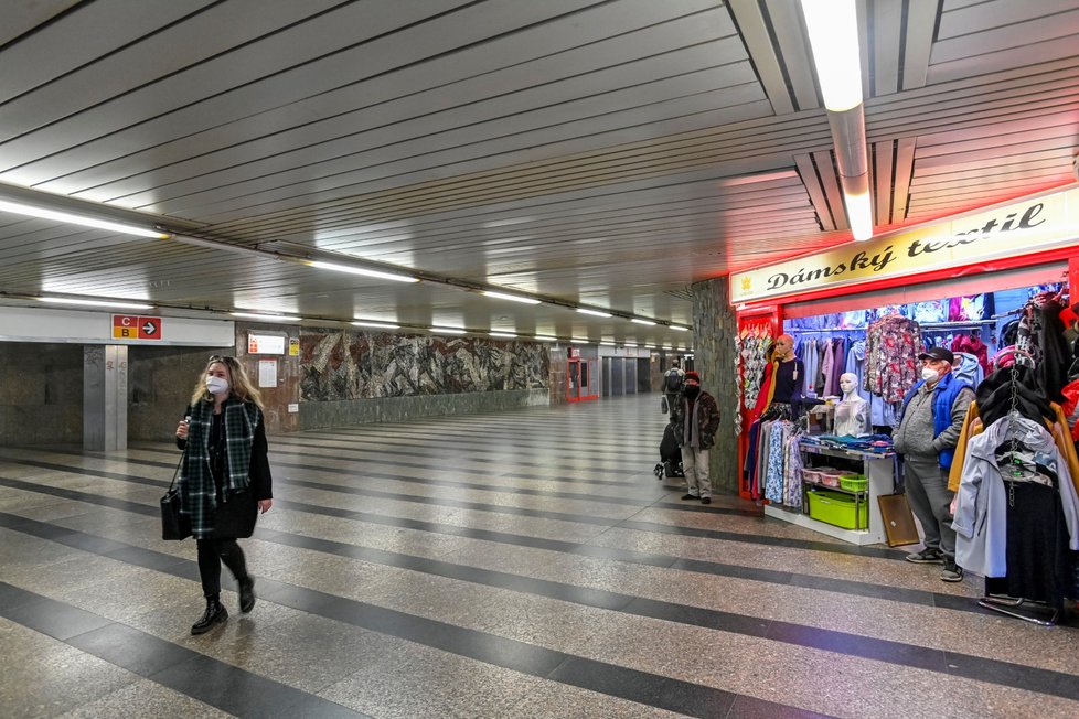 Dopravní podnik chystá opravu stanice metra Florenc. Nosníky, které drží stropní desku, jsou zkorodované