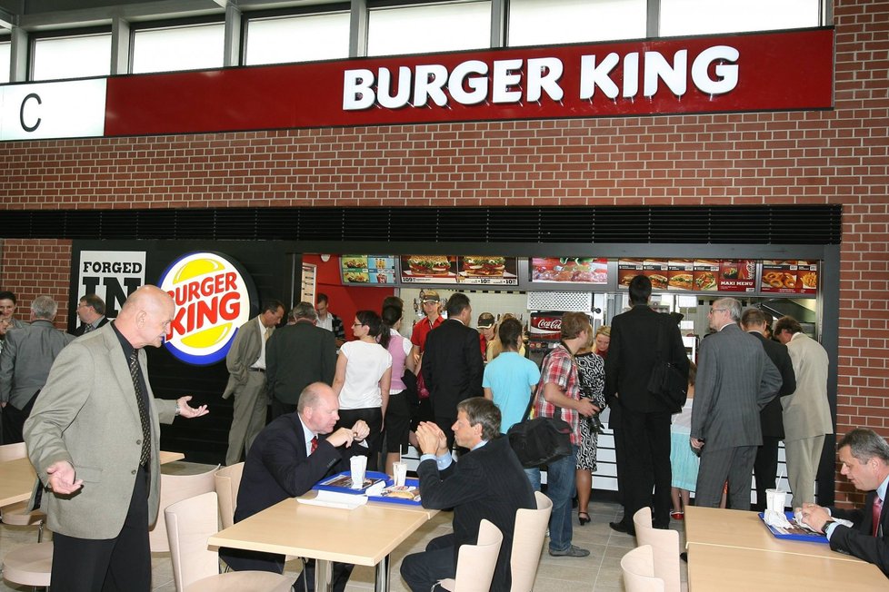 Občerstvit se můžete v Burger Kingu i bageterii