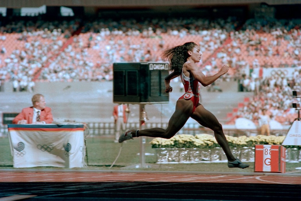 Florence Griffithová-Joynerová je nejrychlejší ženou historie podle časů i naměřené maximální rychlosti.