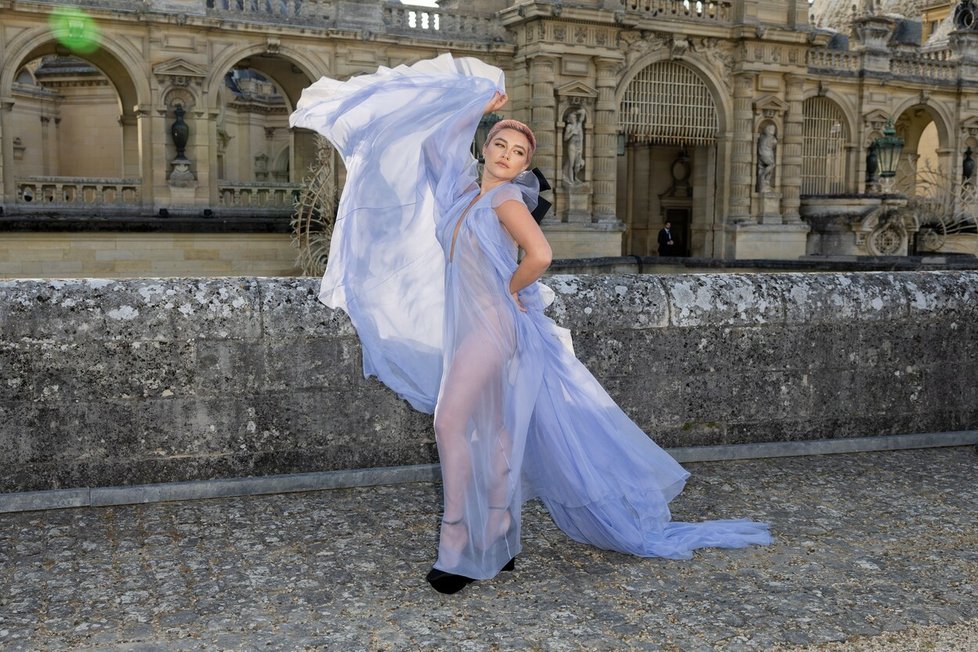 Florence Pugh na Pařížském týdnu módy