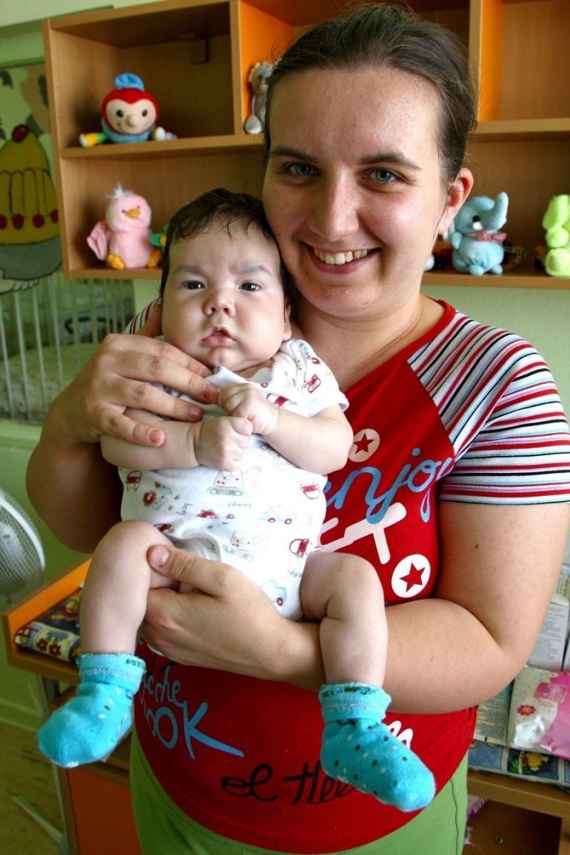 Červenec 2009: Šťastná maminka s Floriánem v náručí opustila nemocnici.