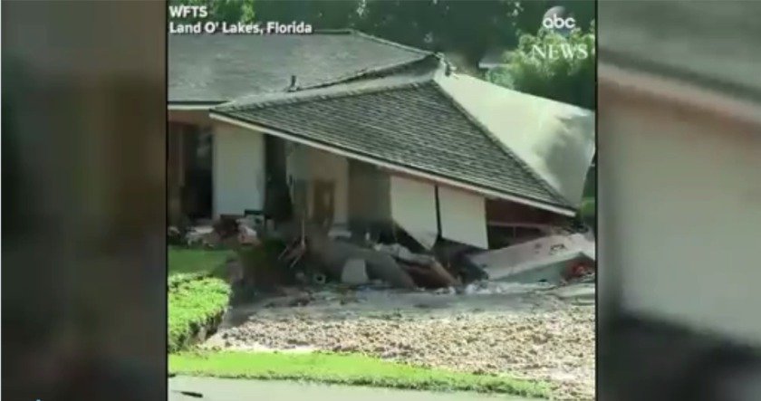 Na Floridě se propadla země, zmizely v ní dva domy