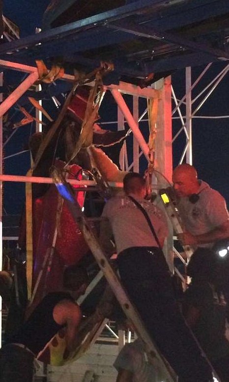 Hororová jízda na Floridě: Vozidlo horské dráhy vykolejilo a dva lidé spadli z deseti metrů!