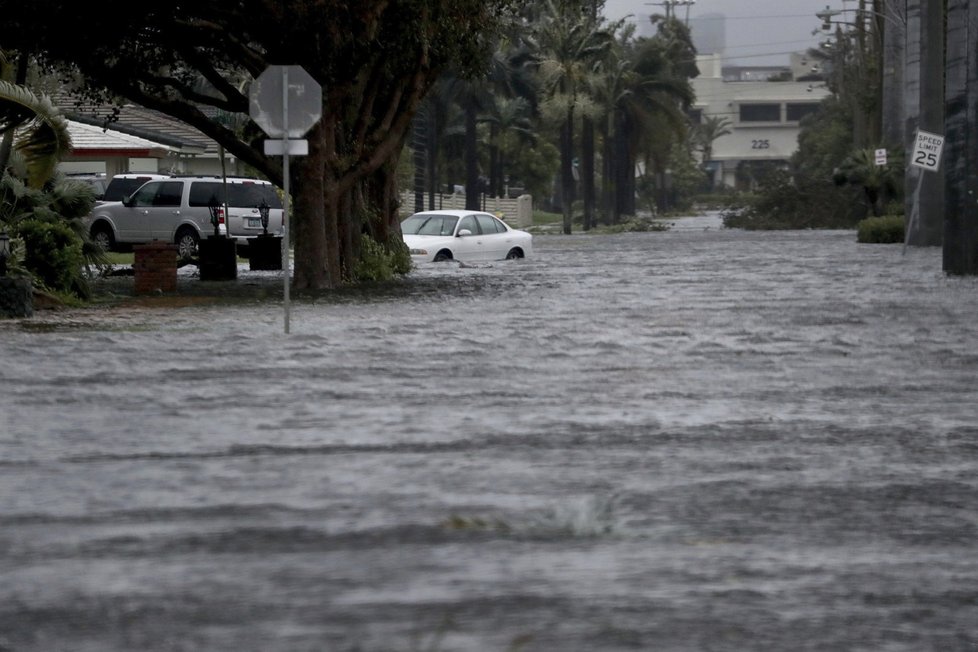 Hurikán Irma udeřil na USA.