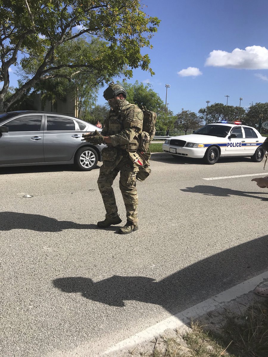 V místě střelby zasahoval SWAT tým i policisté.