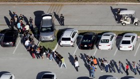 Střelba na střední škole v Parklandu na jižní Floridě si vyžádala oběti. (14. 2. 2018)