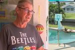 Žena skočila na Floridě cizímu muži nahá do bazénu a odmítala chladivou vodu opustit. Bránila se i policii.