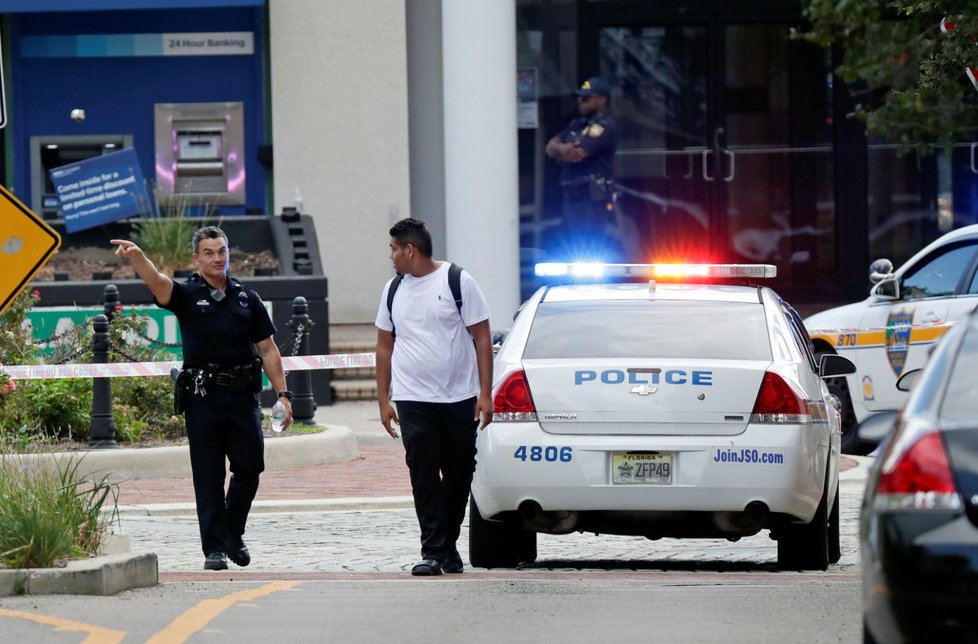 Střelba na Floridě si vyžádala tři mrtvé, včetně pachatele