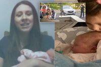 Do nemocnice už to nestihla a porodila na parkovišti: Ženu při tom natočili na video!