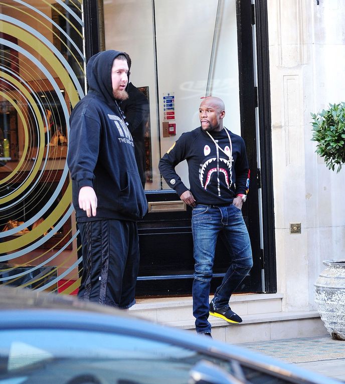 Floyd Mayweather na nákupech. Floyd Mayweather na nákupech.