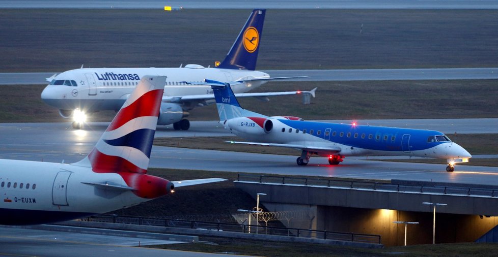 Britské regionální aerolinky Flybmi, které provozovaly pravidelné linky i z Brna do Mnichova, zkrachovaly a s okamžitou platností zrušily všechny lety.