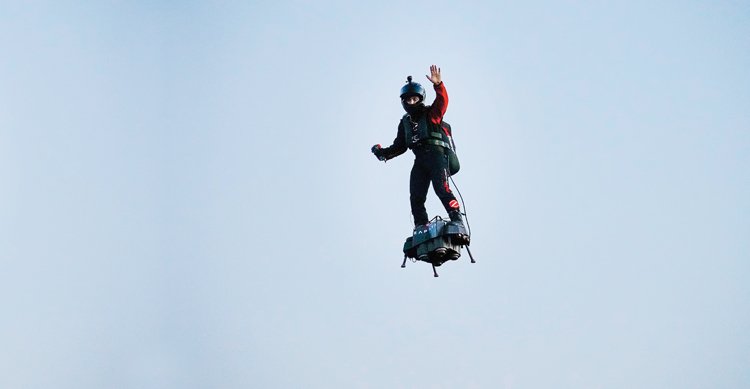 Maximální váha pilota a vybavení na Flyboardu nesmí pro bezpečný let přesáhnout 102 kilogramů