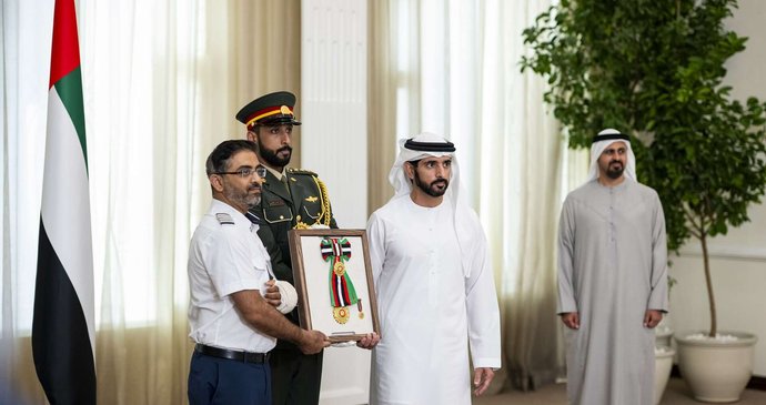 Emiráty vyznamenaly pilota flydubai! Po útoku sekerou v kokpitu zachránil 172 lidí