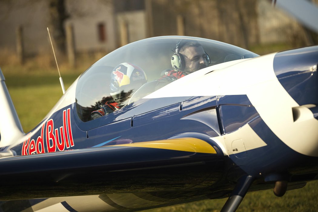 Tomáš Hadač a Flying Bulls Aerobatics Team