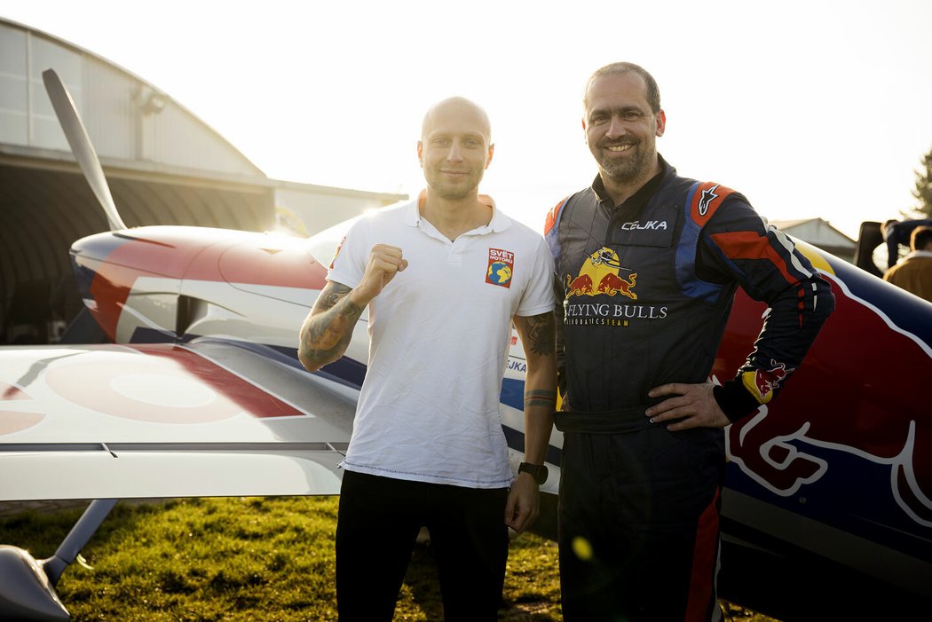 Akrobatické létání jsem absolvoval se Stanislavem Čejkou, jenž je vedoucím formace Flying Bulls Aerobatics Team