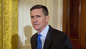 Trumpův bezpečnostní poradce Flynn odstoupil. Američtí poslanci žádají prošetření úniku informací.