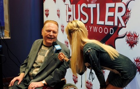 Zemřel král porna Larry Flynt (†78). Přežil pokus o vraždu, kolečkové křeslo mu pozlatili