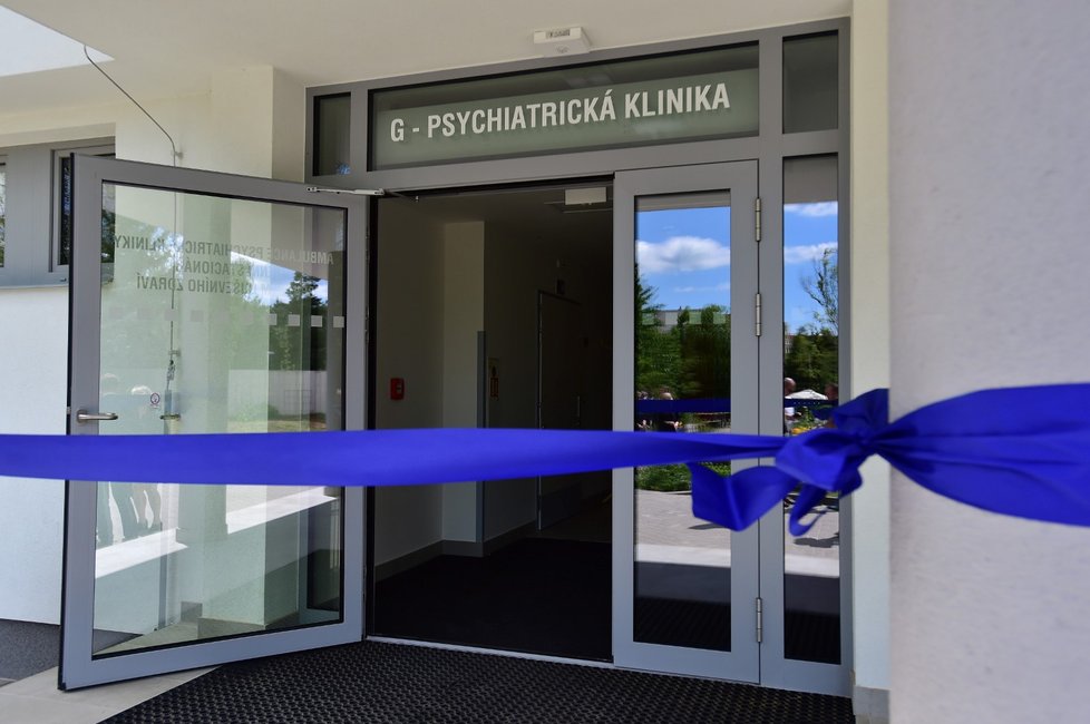 Psychiatrická klinika FN Brno byla po dvou letech rekontrukce otevřena. Pacienti tu mají větší komfot a lékaři lepší zázemí.