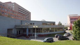 Největší nemocnice na severu Moravy v pátek zavře: Kvůli chřipce za pacienty nesmí návštěvy