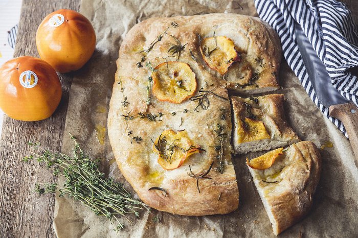 Focaccia s rozmarýnem a kaki