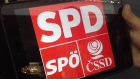 Jaroslav Foldyna chtěl v minulosti změnit logo ČSSD. Připojil ho k emblémům německých a rakouských sociálních demokratů