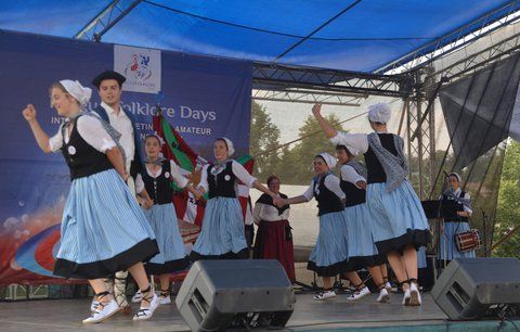 Lidovky z celého světa: Před Rudolfinem odstartovaly Pražské folklorní dny