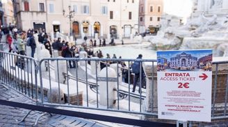 K Fontáně di Trevi v Římě už jen se vstupenkou. Na místě zaplatíte pouze kartou, pokuty jsou vysoké K Fontáně di Trevi v Římě už jen se vstupenkou. Na místě zaplatíte pouze kartou, pokuty jsou vysoké