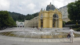 Zpívající fontánu obdivují turisté v Mariánských Lázních již od roku 1986