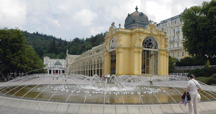 Zpívající fontánu obdivují turisté v Mariánských Lázních již od roku 1986