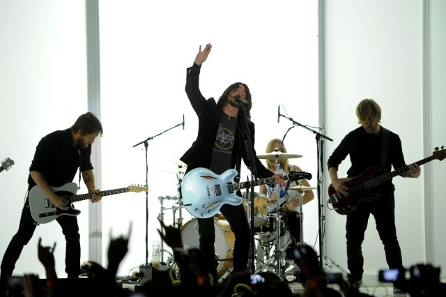 Foo Fighters na koncertě dostávají fanoušky do varu