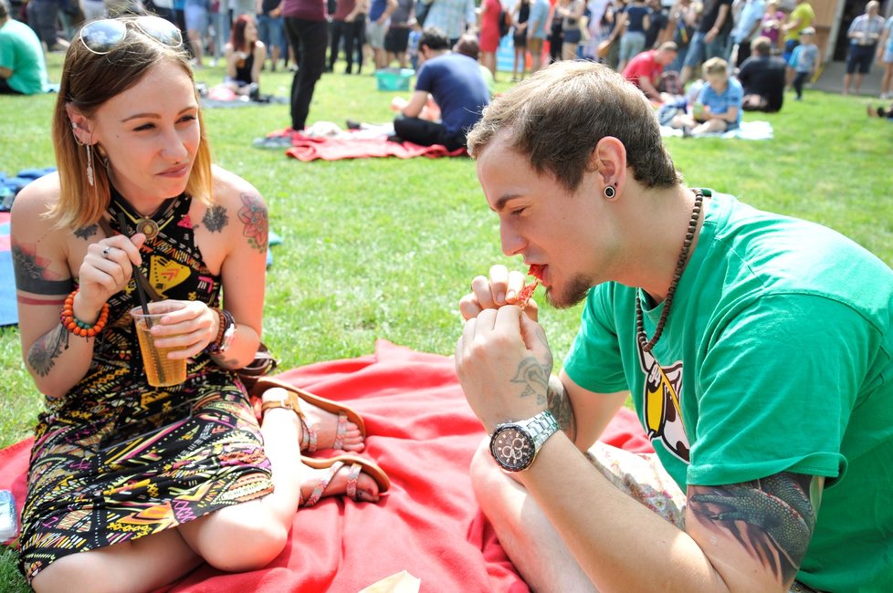 Na Extreme food festivalu 12. května 2018 v Brně se mohli návštěvníci seznámit s pokrmy z hmyzu, štírů a dalších netypických tvorů a ochutnat jídla z mnoha exotických míst světa