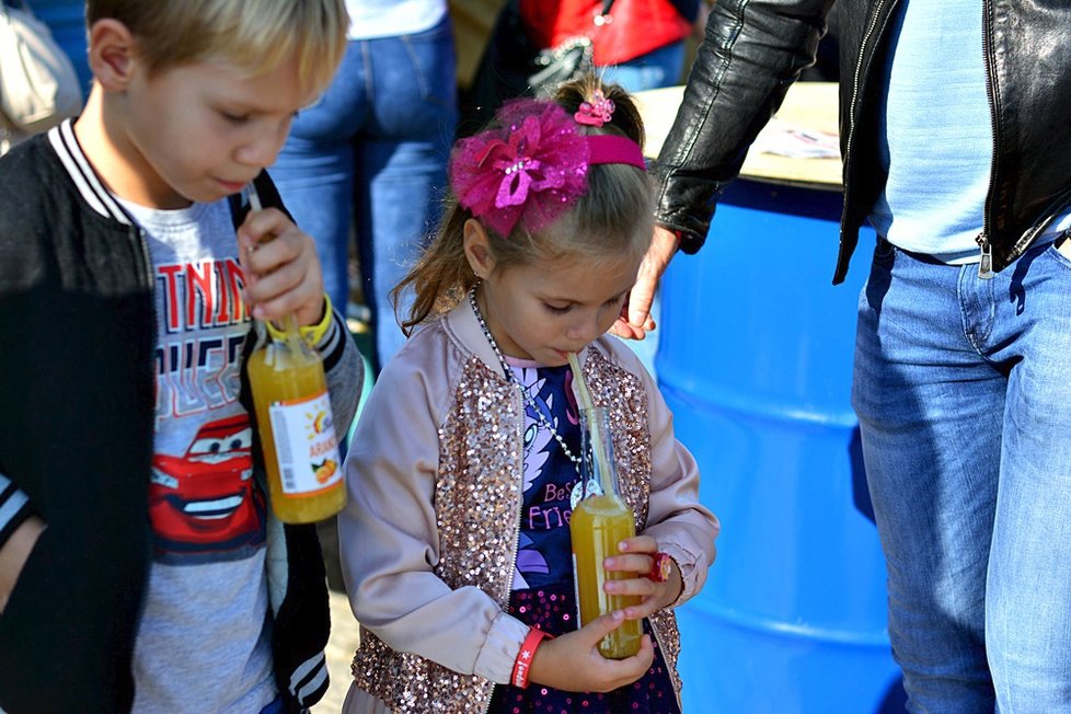 Food truck show nabídla letos několik desítek kuchyní na kolečkách. A dokonce i hospodu v autobuse.