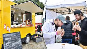 Smíchovská náplavka plná jídla na čtyřech kolech: Pražané se na Food Truck show nacpávali k prasknutí