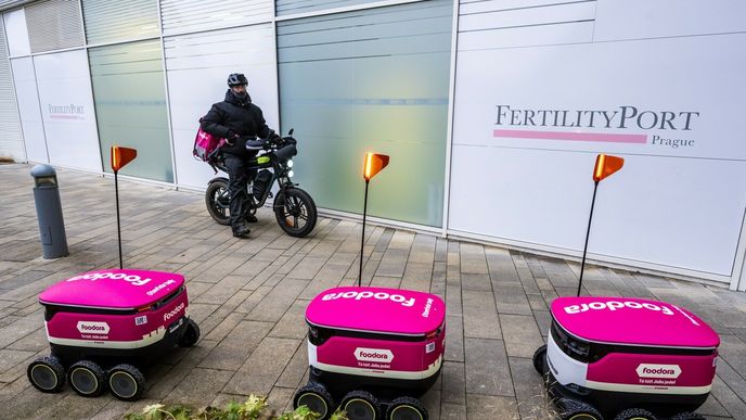 Foodora spustila rozvoz pomocí robotů. Objednávky mají doručovat rychlostí běžné chůze. Foodora spustila rozvoz pomocí robotů. Objednávky mají doručovat rychlostí běžné chůze.