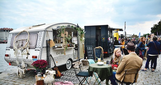 Food Truck festival přilákal stovky Pražanů.