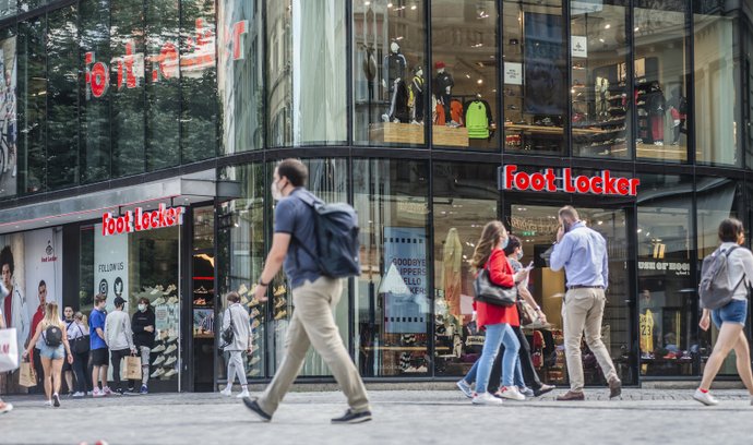 Pražská prodejna amerického obchodního řetězce s módní obuví Foot Locker