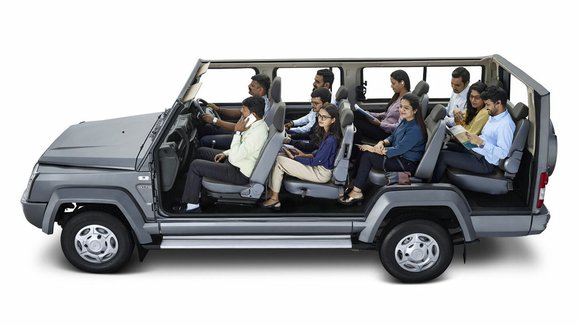 Indové nacpali 10 lidí do nového SUV, které vypadá jako starý Mercedes. K pohonu stačí 91 koní 