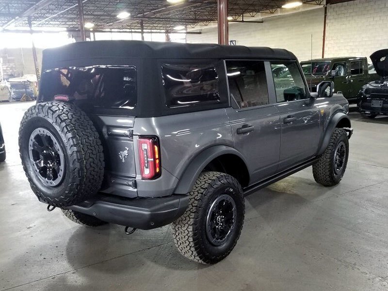 Ford Bronco Badlands 4x4 gray I4