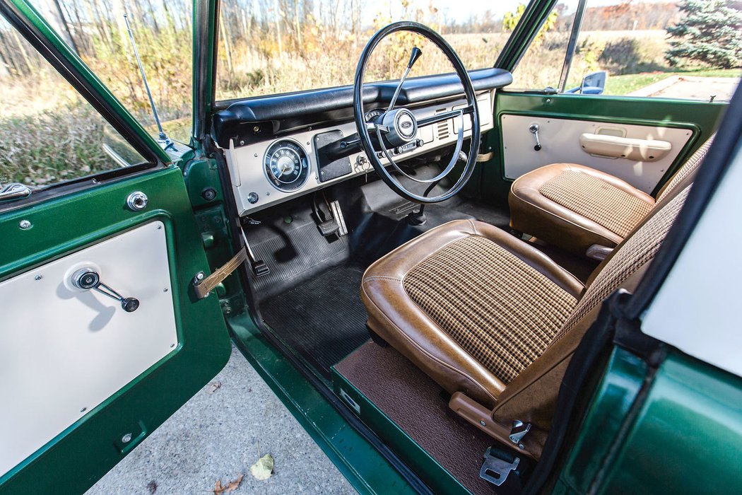 Ford Bronco Wagon (1973)