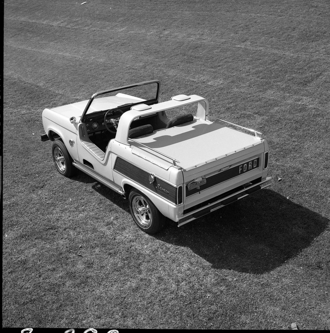 1966 Ford Bronco Offroad