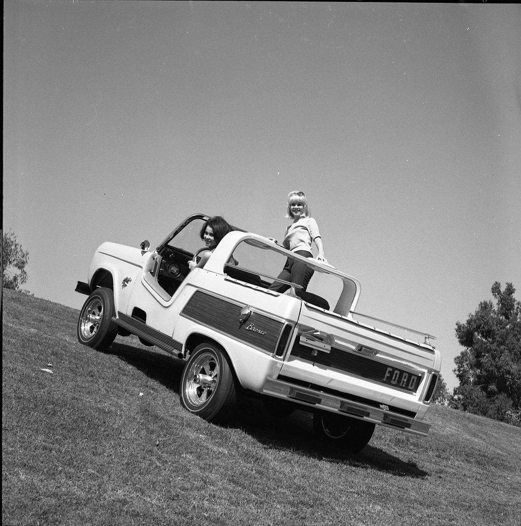 1966 Ford Bronco Offroad