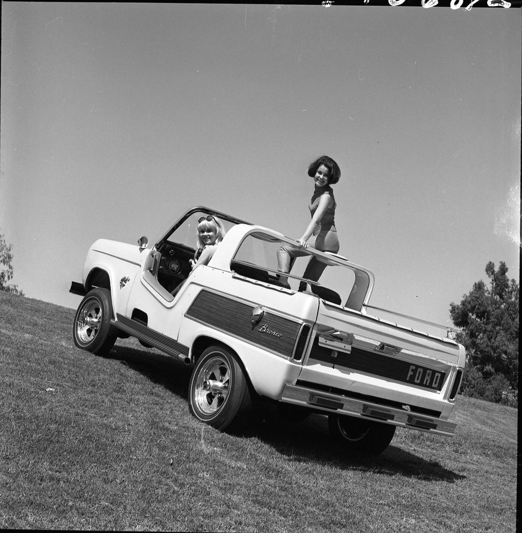 1966 Ford Bronco Offroad